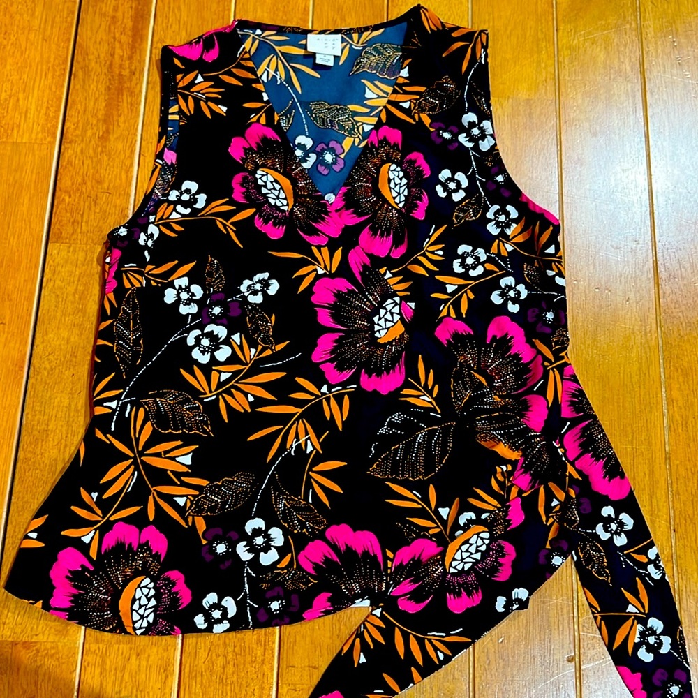 A new day wrap top. Excellent condition. Size small.